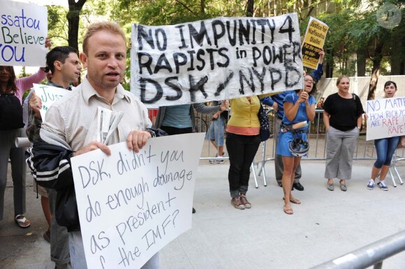 Manifestation devant le tribunal, à New York, le 23 août 2011.