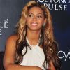 Beyoncé, enceinte, fait la promotion de son parfum Pulse chez Macy's. New York, 22 septembre 2011