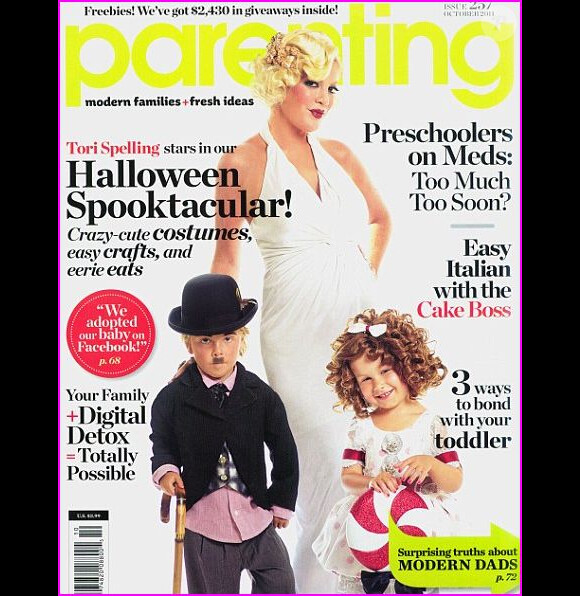 Tori Spelling pose avec ses enfants Liam et Stella en Une du numéro d'octobre 2011 du magazine Parenting