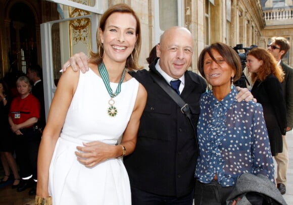 Carole Bouquet, ici avec le cuisinier Thierry Marx, a été élevée au grade de Commandeur des Arts et des Lettres le vendredi 23 septembre 2011