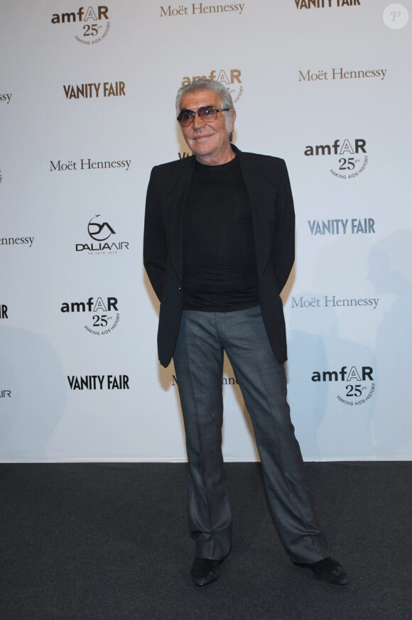 Roberto Cavalli lors de la soirée de l'amfAR organisée à La Permanente à Milan, lors de  la Fashion Week. Le 23 septembre 2011