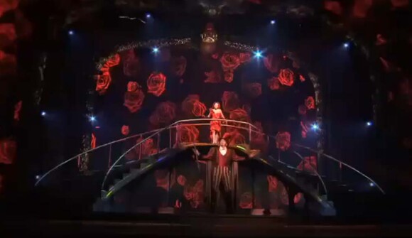 Garou est le magacien Zach dans Zarkana, un spectacle du Cirque du Soleil présenté actuellement à New York.