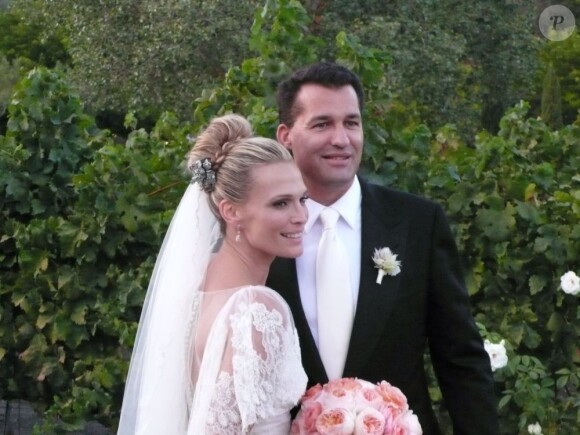 Molly Sims et son mari Scott Stuber lors de leur mariage le 24 septembre 2011 près de San Francisco