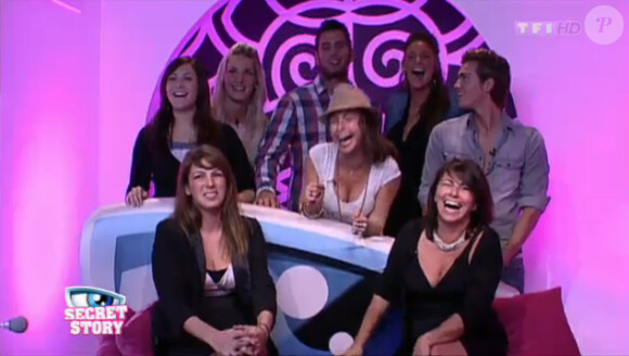 Toute l'équipe dans le confessionnal dans Secret Story 5, mercredi 28 septembre 2011 sur TF1