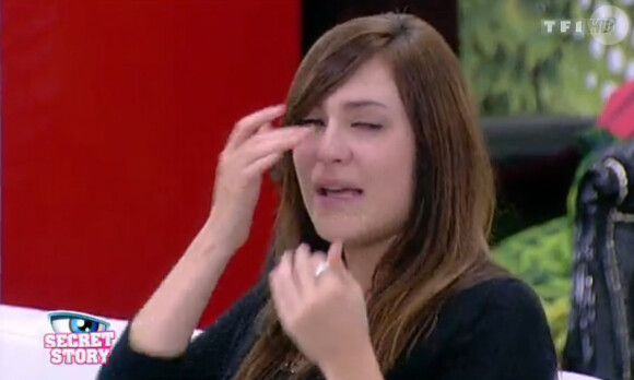 Morgane se retire de la chasse au Secret de la Maison et finit par fondre en larmes (quotidienne Secret Story 5 du samedi 1er octobre 2011).