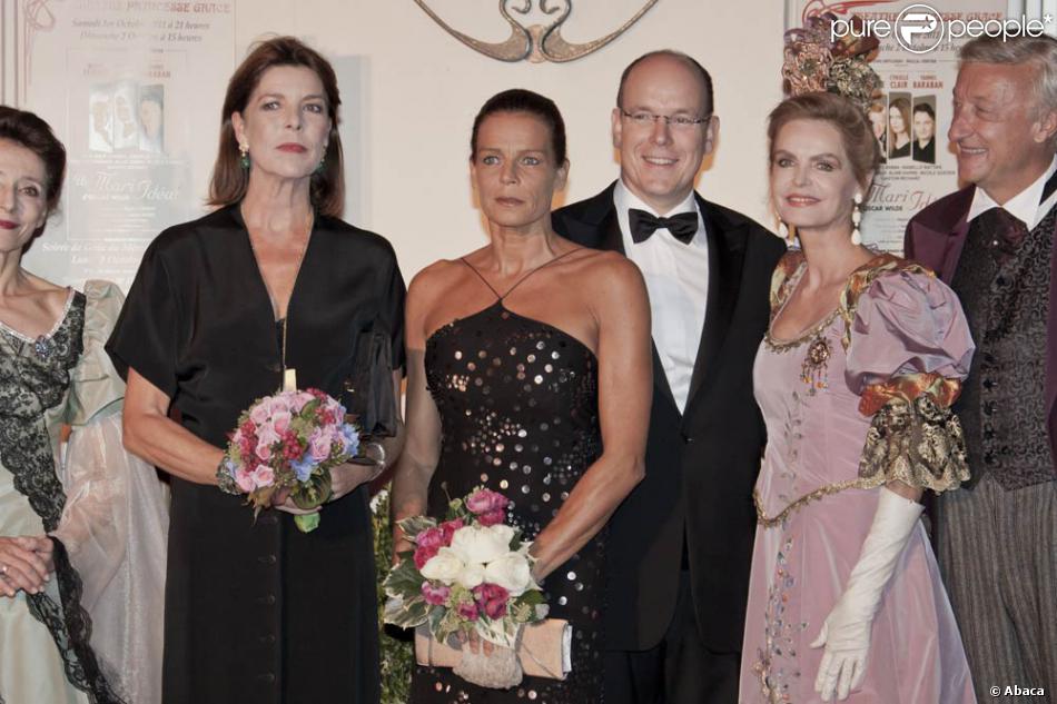 Caroline De Monaco Le Prince Albert Et Stephanie Accompagnes De Cyrielle Clair Lors Du 30e Anniversaire Du Theatre Princesse Grace Le 3 Octobre 11 Purepeople Caroline De Monaco Le Prince Albert Et Stephanie Accompagnes De Cyrielle Clair Lors Du 30e Anniversaire Du Theatre Princesse Grace Le 3 Octobre 11 Purepeople