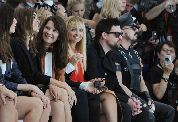 Nicole Richie et Joel Madden, au premier rang du défilé Louis Vuitton printemps-été 2012. Paris, le 5 octobre 2011.