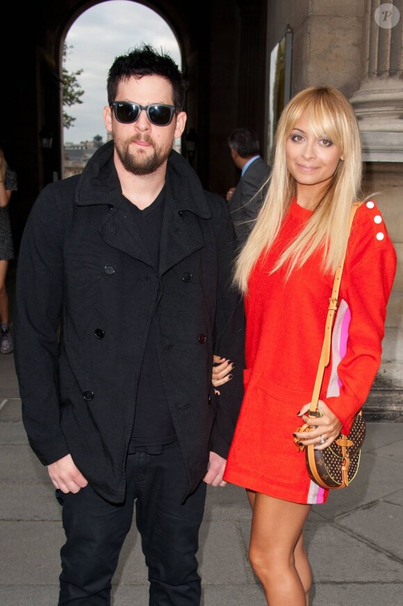 Nicole Richie et son époux Joel Madden assistaient au défilé Louis Vuitton printemps-été 2012. Paris, le 5 octobre 2011.