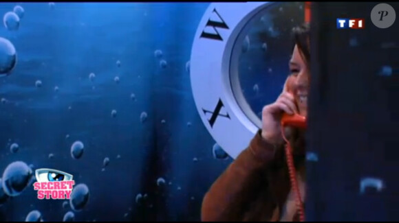 Aurélie au téléphone dans Secret Story 5