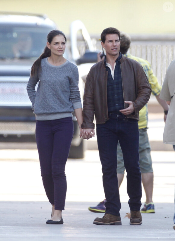 Katie Holmes rend visite à Tom Cruise sur le tournage de son film One Shot à Pittsburgh le 7 octobre 2011