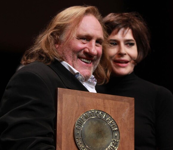 Gérard Depardieu, extrêmement ému : son amie Fanny Ardant lui a remis le Prix Lumière 2011.
L'acteur a été mis à l'honneur par le  Festival Lumière, qui lui a décerné le 8 octobre à Lyon et devant ses  amis du métier le Prix Lumière 2011 pour l'ensemble de son oeuvre.