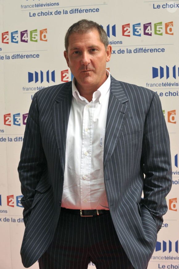 Yves Calvi à Paris, en août 2008.