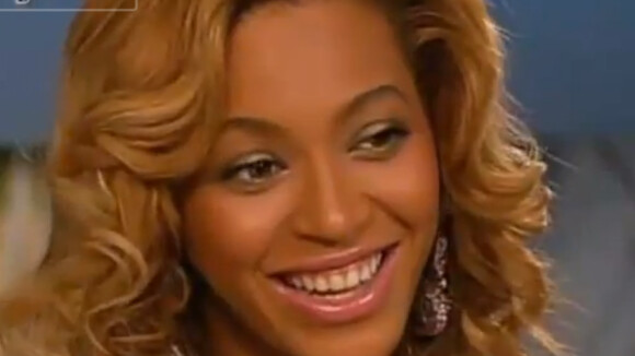 Beyoncé affiche son ventre arrondi et dévoile la date de son accouchement