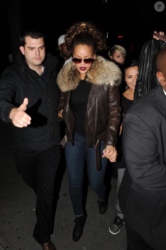 Rihanna à la sortie du Stringfello à Londres le 12 octobre 2011