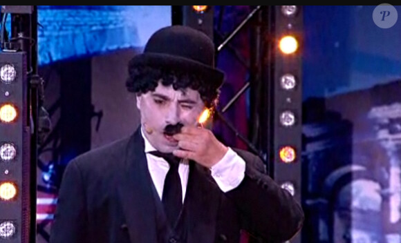 Michael : Charlie Chaplin casse des noix avec... ses fesses dans Incroyable Talent sur M6