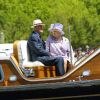 Au second jour de sa visite officielle en Australie du 19 au 29 octobre, la reine Elizabeth II, avec son époux le duc d'Edimbourg, s'est promenée à la Florade, l'exposition florale de Canberra, jeudi 20 octobre.