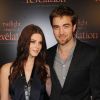 Ashley Greene et Robert Pattinson lors du fan event de Twilight - chapitre IV Révélation (partie I) à Paris le 23 octobre 2011