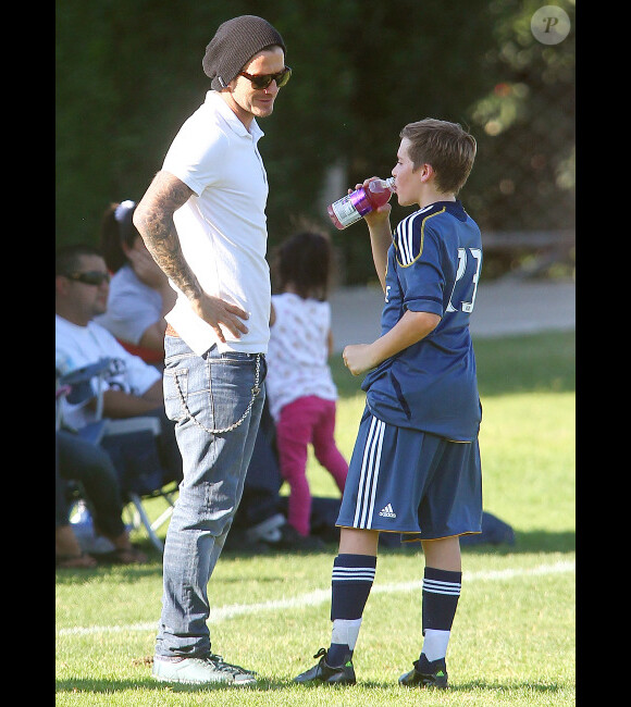 David Beckham et son fils aîné Brooklyn à Long Beach à Los Angeles le 22 octobre 2011
