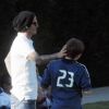 David Beckham encourage son fils aîné Brooklyn lors d'un match de foot à Long Beach à Los Angeles le 22 octobre 2011