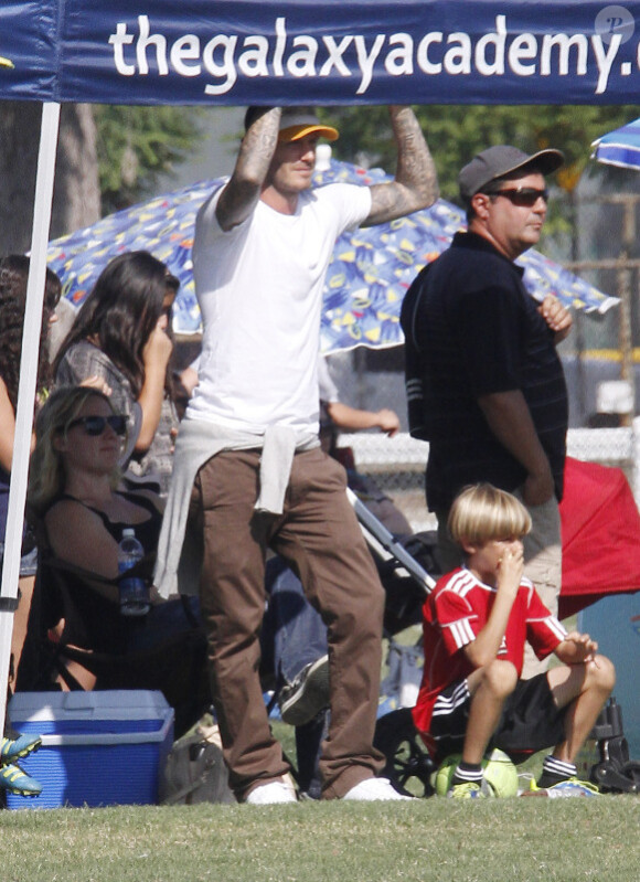 David Beckham et Romeo, supporters attentif du petit Cruz lors d'un match de football le 15 octobre 2011 à Los Angeles