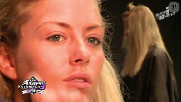 Stéphanie se fait maquiller dans les Anges de la télé-réalité 3, lundi 24 octobre 2011 sur NRJ 12