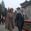 Le prince Philippe et la princesse Mathilde de Belgique à Pékin le 22 octobre 2011, en visite du palais d'été en mise en bouche de leur visite officielle de dix jours en Chine afin d'y motiver la signature d'importants contrats.