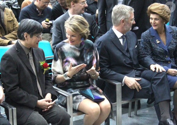 Philippe et Mathilde de Belgique à Pékin le 22 octobre 2011, en visite à l'Académie des Beaux-Arts au début de leur visite officielle de dix jours en Chine afin d'y motiver la signature d'importants contrats.