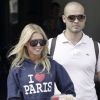Tara Reid et son "faux" époux Zack Kehayov à l'aéroport de Los Angeles le 5 août 2011