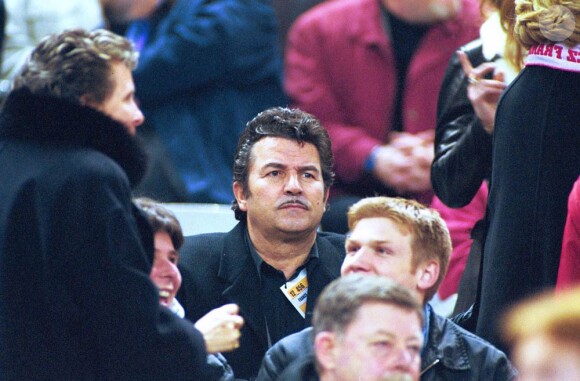 Le père de Tony Vairelles, Guy, en 2000 devant France-Pologne disputé par son fils.