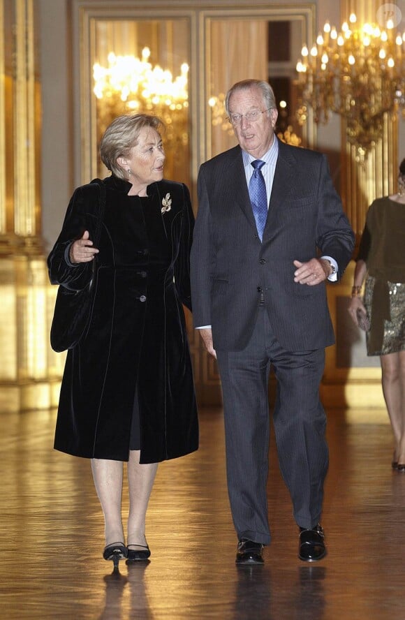 Le roi Albert II et la reine Paola de Belgique donnaient un concert et une réception en l'honneur des bénévoles belges, mercredi 26 octobre 2011 au palais, à Bruxelles.