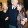 Robert Lamoureux fête ses 50 ans de carrière auprès de son épouse Magalie de Vendeuil et leur fille France en février 1998