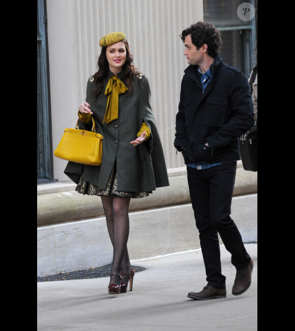 Leighton Meester et Penn Badgley sur le tournage de Gossip Girl, à New York, le 31 octobre 2011
