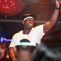 50 Cent : Distribution de champagne à son public français