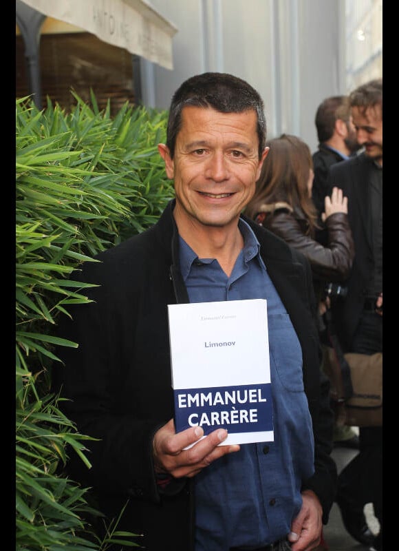 Emmanuel Carrère a reçu le prix Renaudot pour son livre Limonov, à Paris, le 2 novembre 2011.