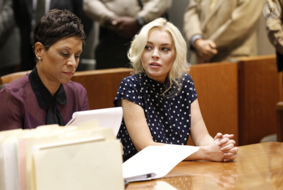 Lindsay Lohan aux côtés de son avocate au tribunal de Los Angeles, le mercredi 2 novembre 2011.