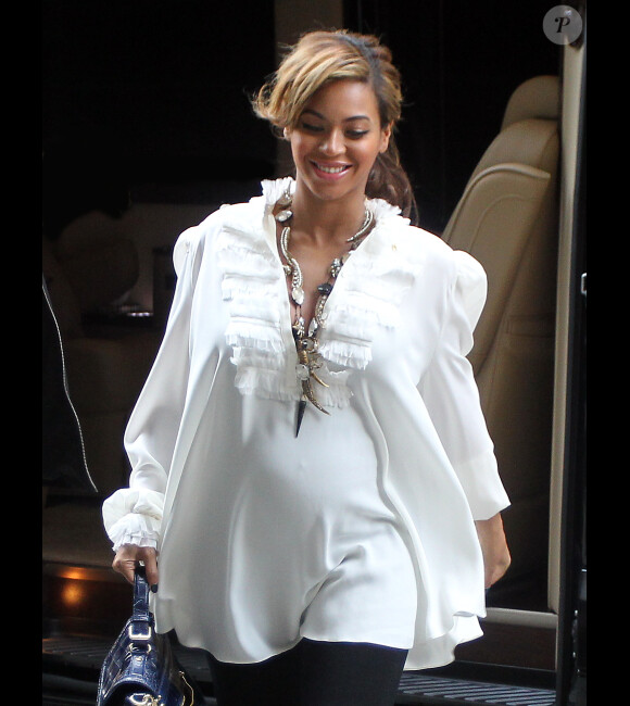Beyoncé, radieuse dans les rues de New York le 3 novembre 2011