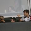 Victoria Beckham au stade avec son adorable Harper et ses fils au premier rang. Octobre 2011