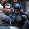 Christian Bale en costume de Batman aux côtés de Christopher Nolan sur le tournage de The Dark Knight Rises, à New York le 5 novembre 2011