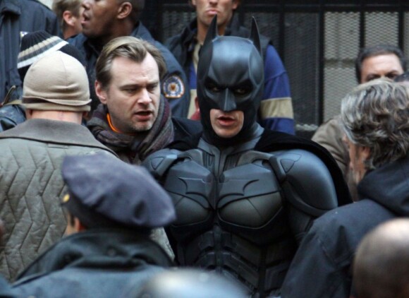 Christian Bale en costume de Batman aux côtés de Christopher Nolan sur le tournage de The Dark Knight Rises, à New York le 5 novembre 2011