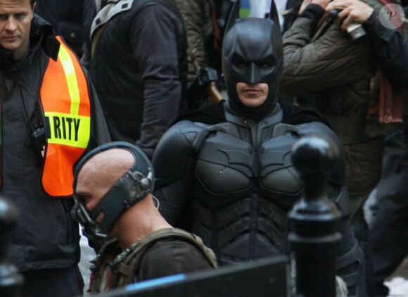 Christian Bale face à Tom Hardy sur le tournage de The Dark Knight Rises, à New York le 5 novembre 2011