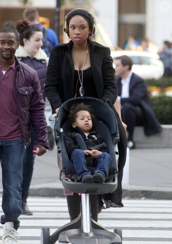 Jennifer Hudson et son fils David dans les rues de New York le 8 novembre 2011