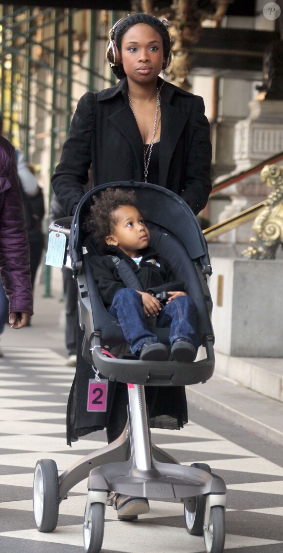 Jennifer Hudson et son fils David dans les rues de New York le 8 novembre 2011