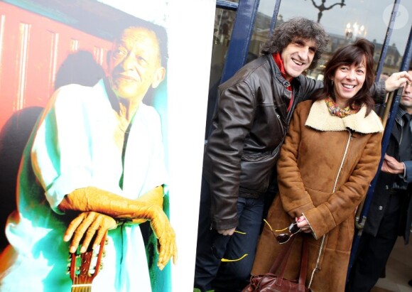 Shirley et Dino lors de la cérémonie dévoilant une plaque en hommage à Henri Salvador à Paris le 9 novembre 2011.
