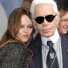 Vanessa Paradis et Karl Lagerfeld unis pour illuminer le magasin du Printemps à Paris, le 9 novembre 2011.