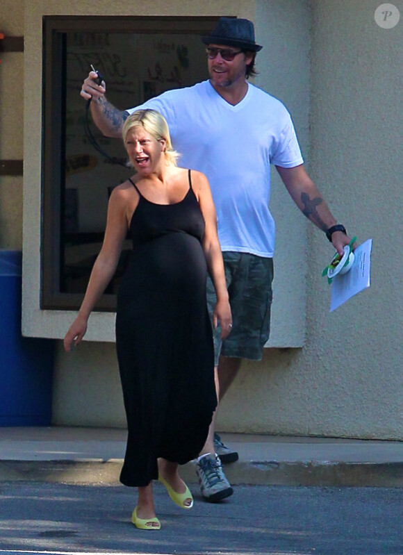 Tori Spelling, enceinte et au naturel, en septembre 2011 à Los Angeles avec son mari Dean McDermott 