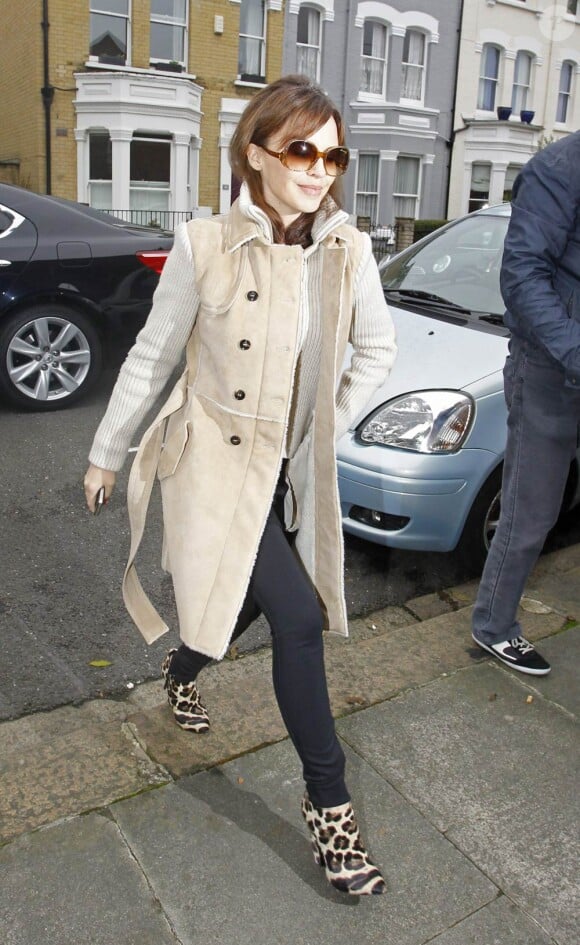 Kylie Minogue rentre chez elle, à Londres, le 11 novembre 2011.