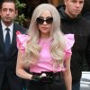 Lady Gaga quitte son hôtel à Londres, le samedi 12 novembre 2011.