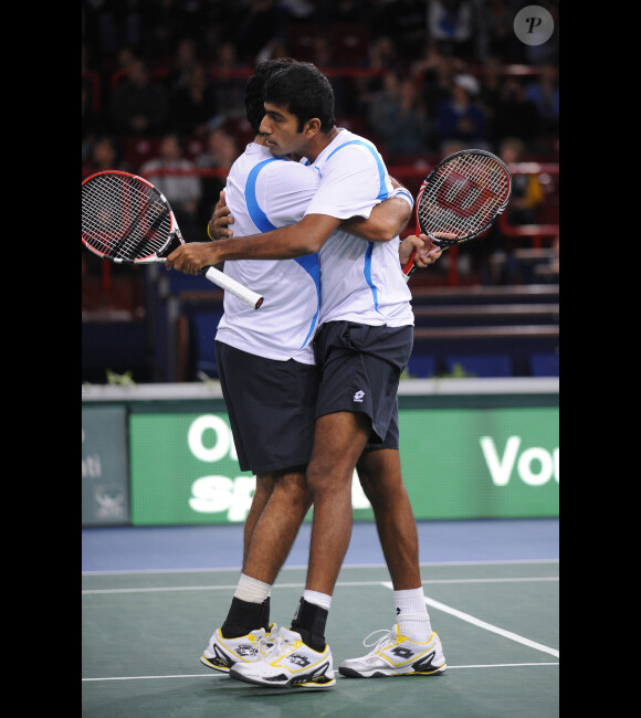 l'Indien Rohan Bopanna et le Pakistanais Aisam-Ul-Haq Qureshi se sont imposés lors de la finale du double du Masters 1000 de Paris le 13 novembre 2011 face à Julien Benneteau et Nicolas Mahut