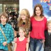 Marcia Gay Harden et ses enfants à l'avant-première de Happy Feet 2 à Los Angeles, le 13 novembre 2011.