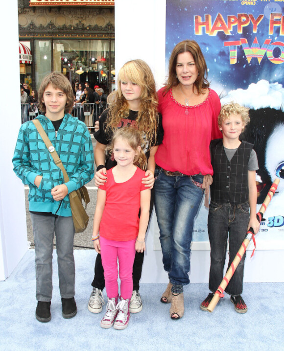 Marcia Gay Harden et ses enfants à l'avant-première de Happy Feet 2 à Los Angeles, le 13 novembre 2011.